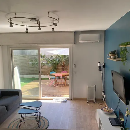 Avec Jardin Apartment